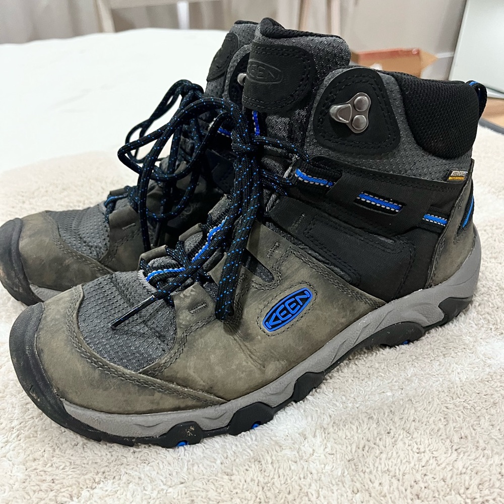 Keen Hiking Boots - image 5